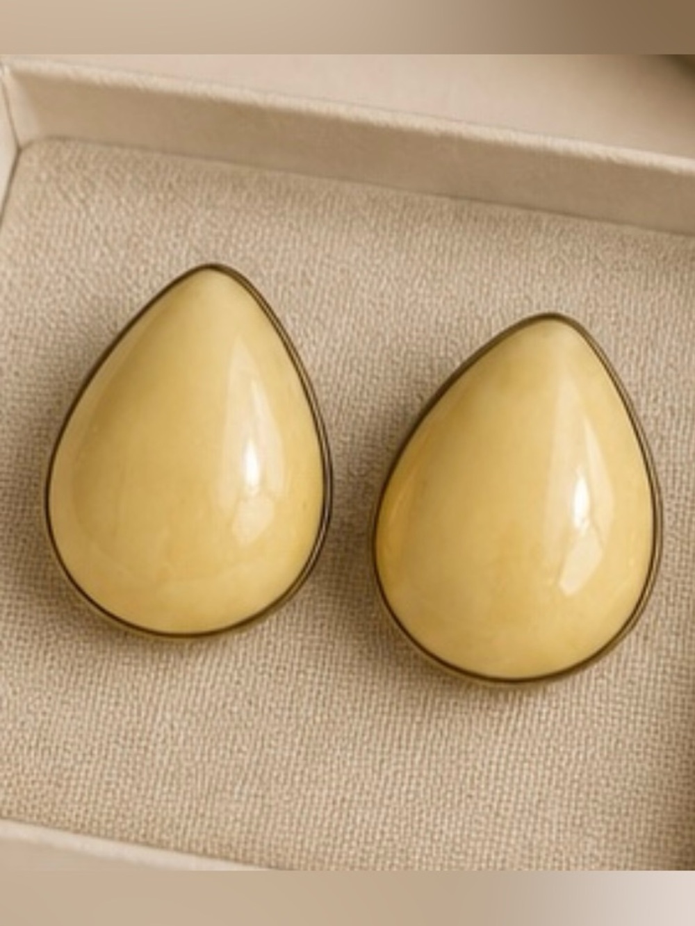 Vintage Cream Lucite Teardrop Clip Earrings